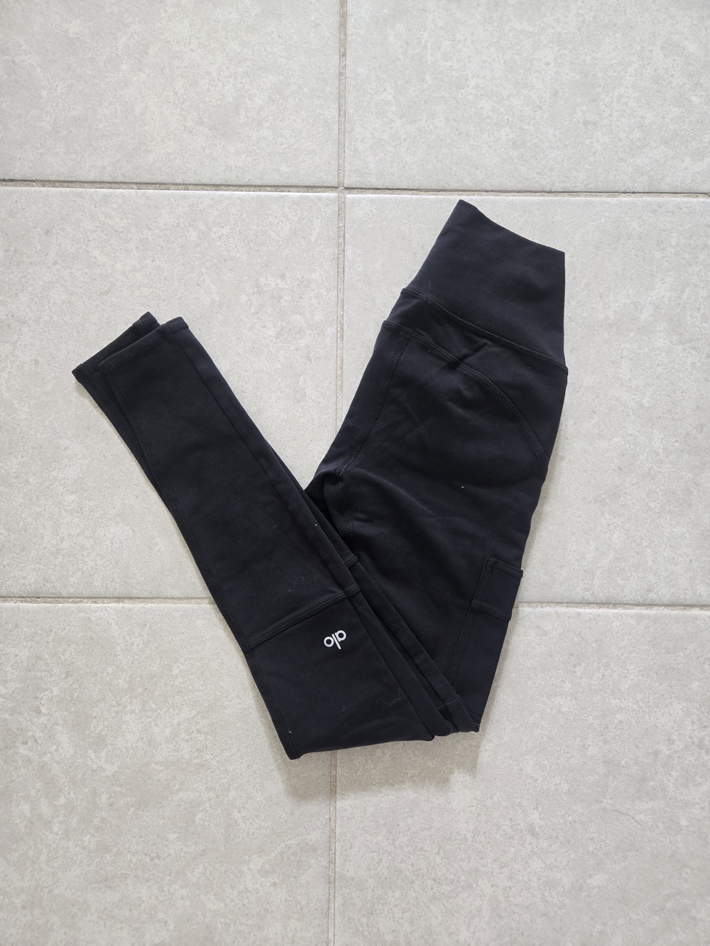 ALO Yoga Black Leggings with Side Pocket